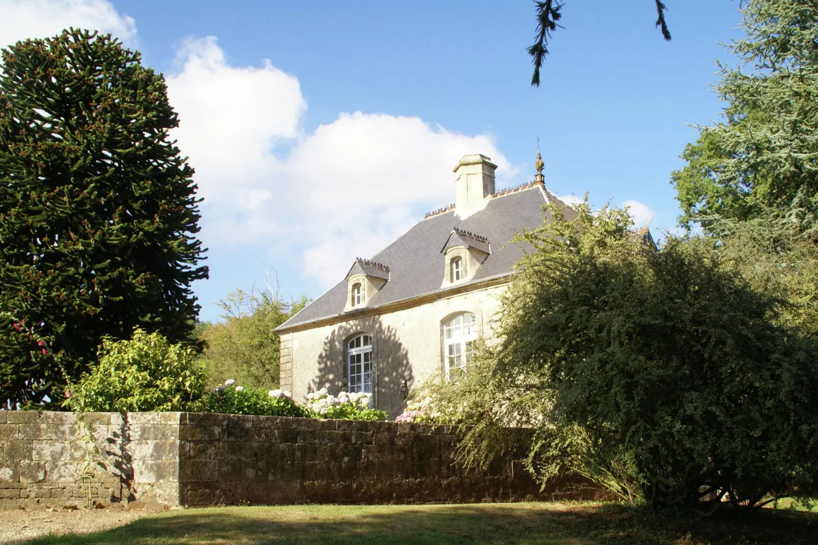 Maison de vacances Valognes-Buitenkant zomer