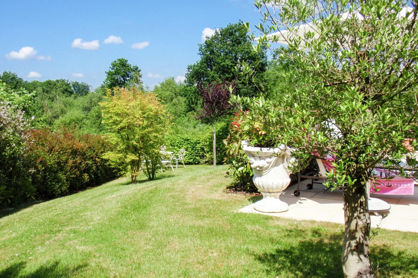 La Haute Prèze 34 près de la Dordogne-Tuinen zomer