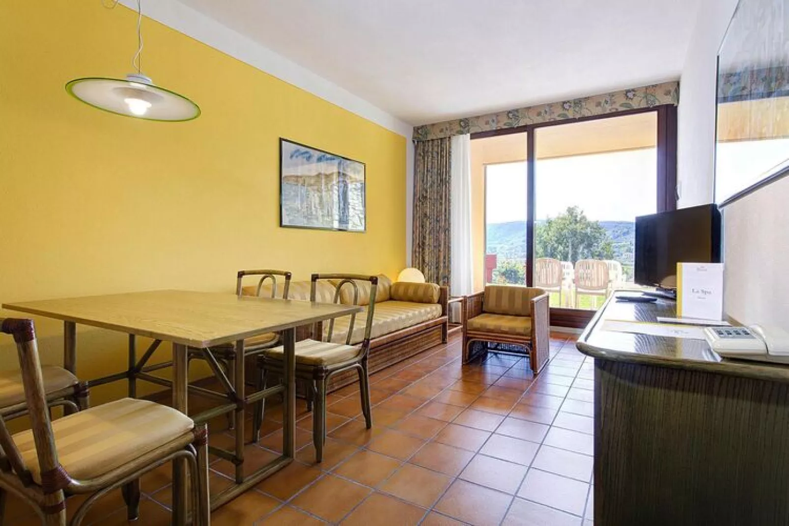 Apartments Poiano, Garda-bilo lake view-Woonkamer