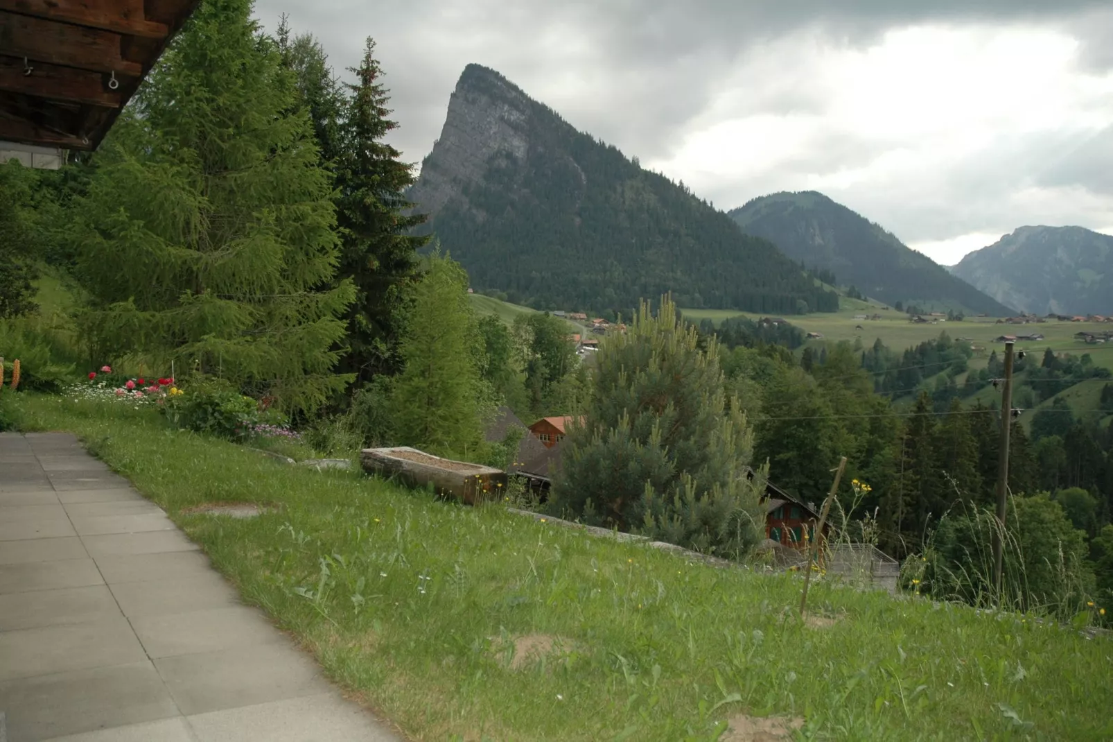 Chalet Chützli-Tuinen zomer