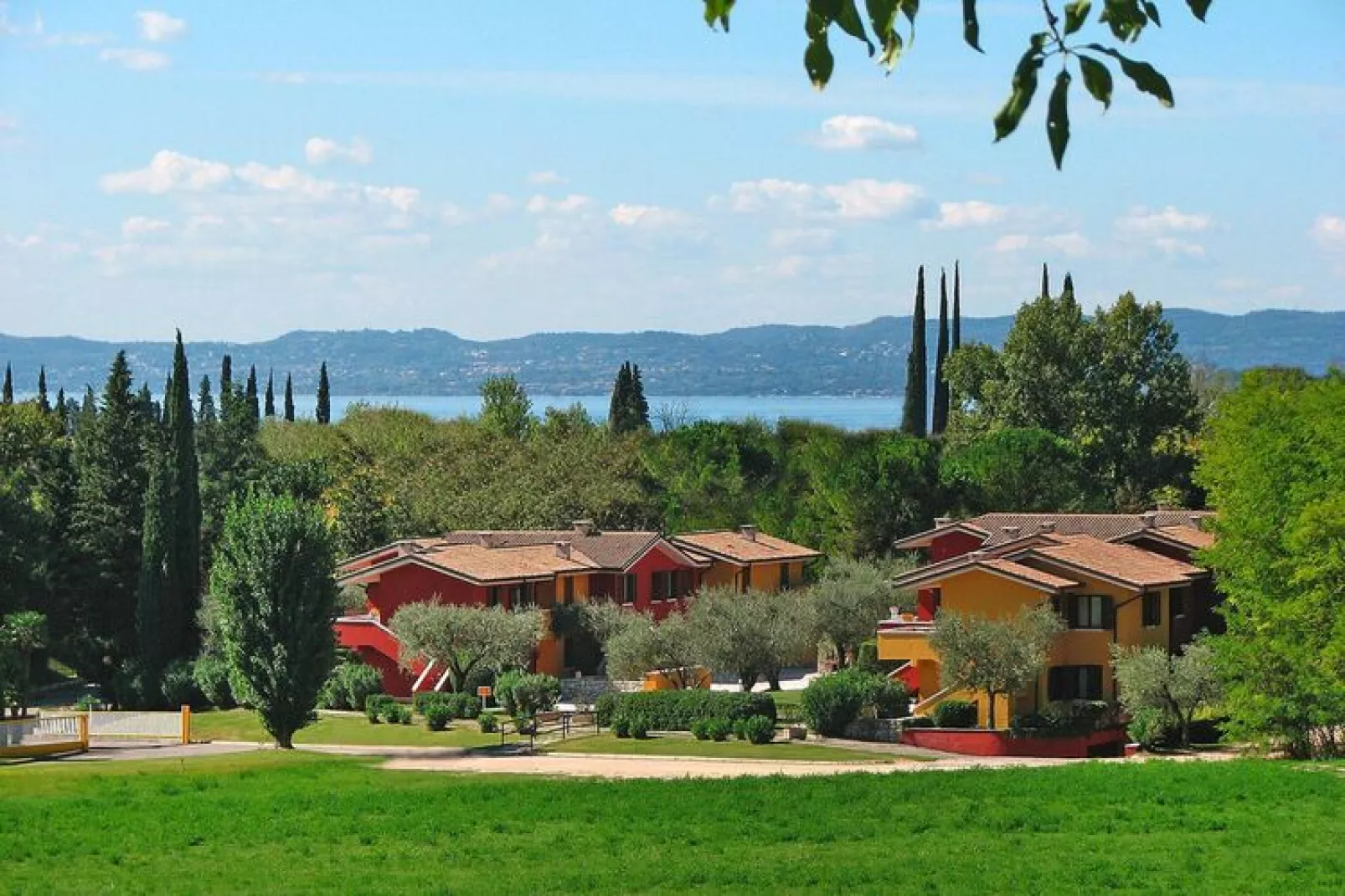 Apartments Poiano, Garda-trilo lake view-Uitzicht zomer