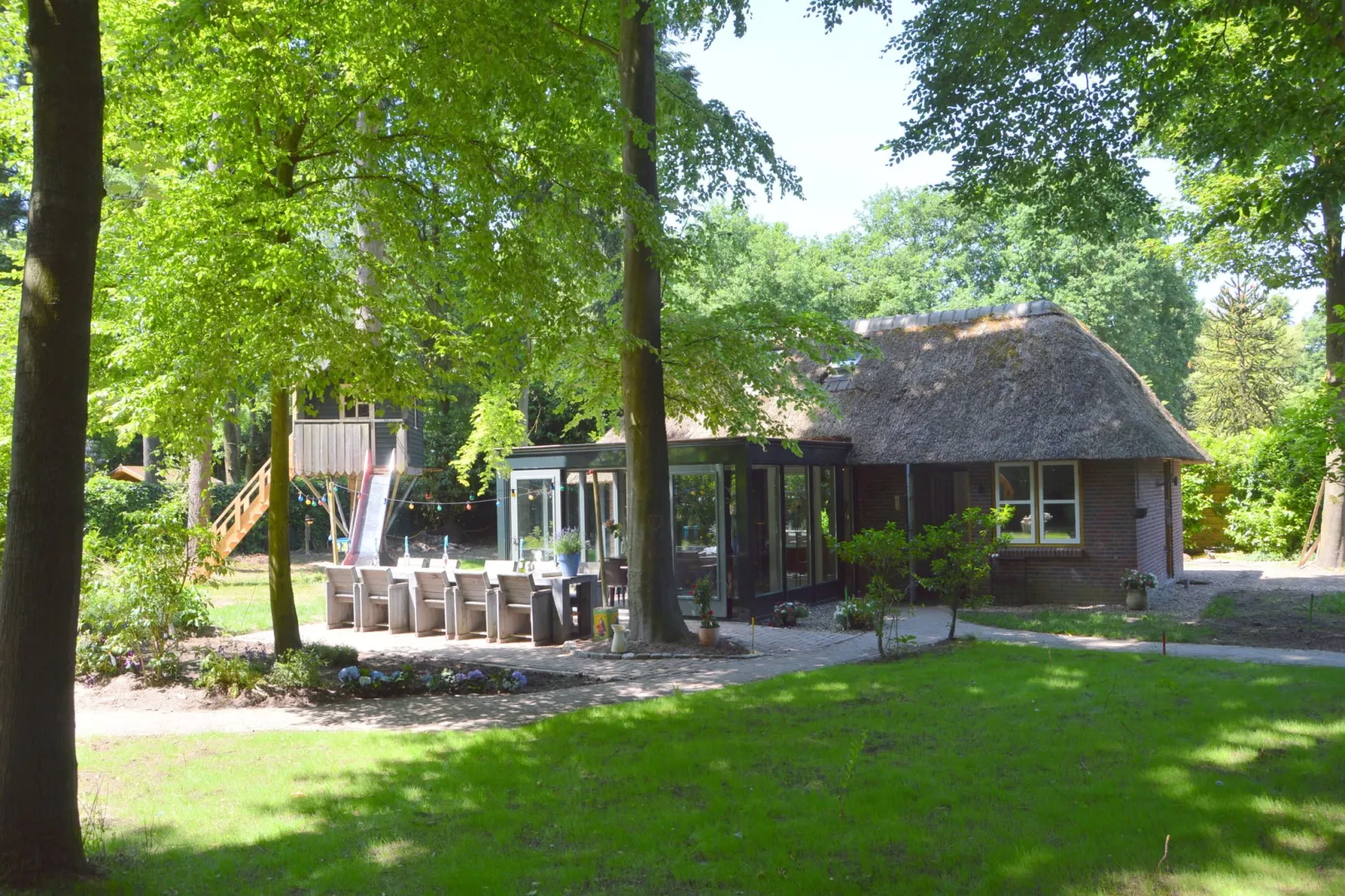 Uilennest-Buitenkant zomer