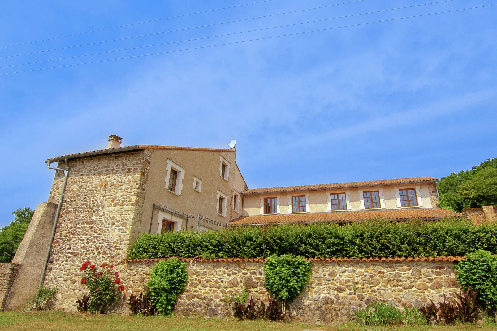 Le Castel-Buitenkant zomer