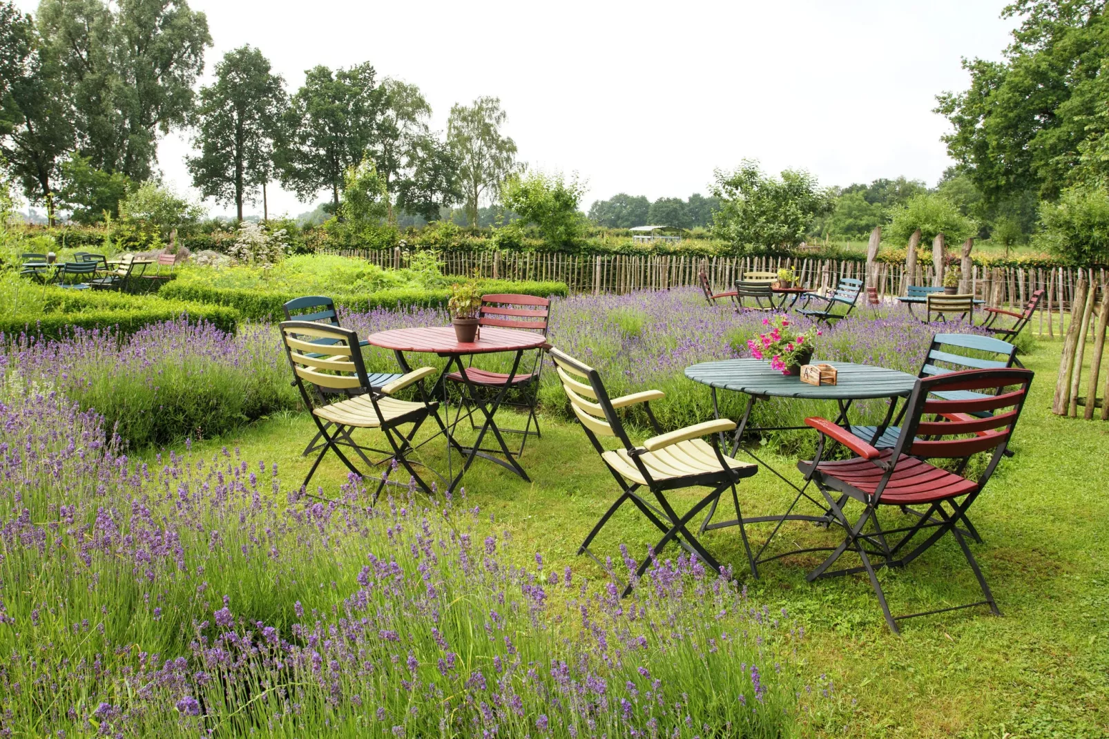 Landhoeve buitenman-Tuinen zomer