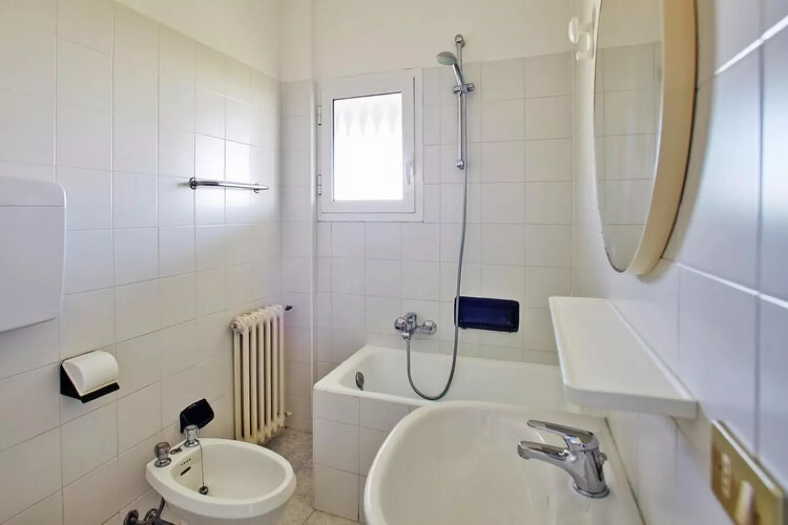 Appartement in Pietra Ligure-Badkamer