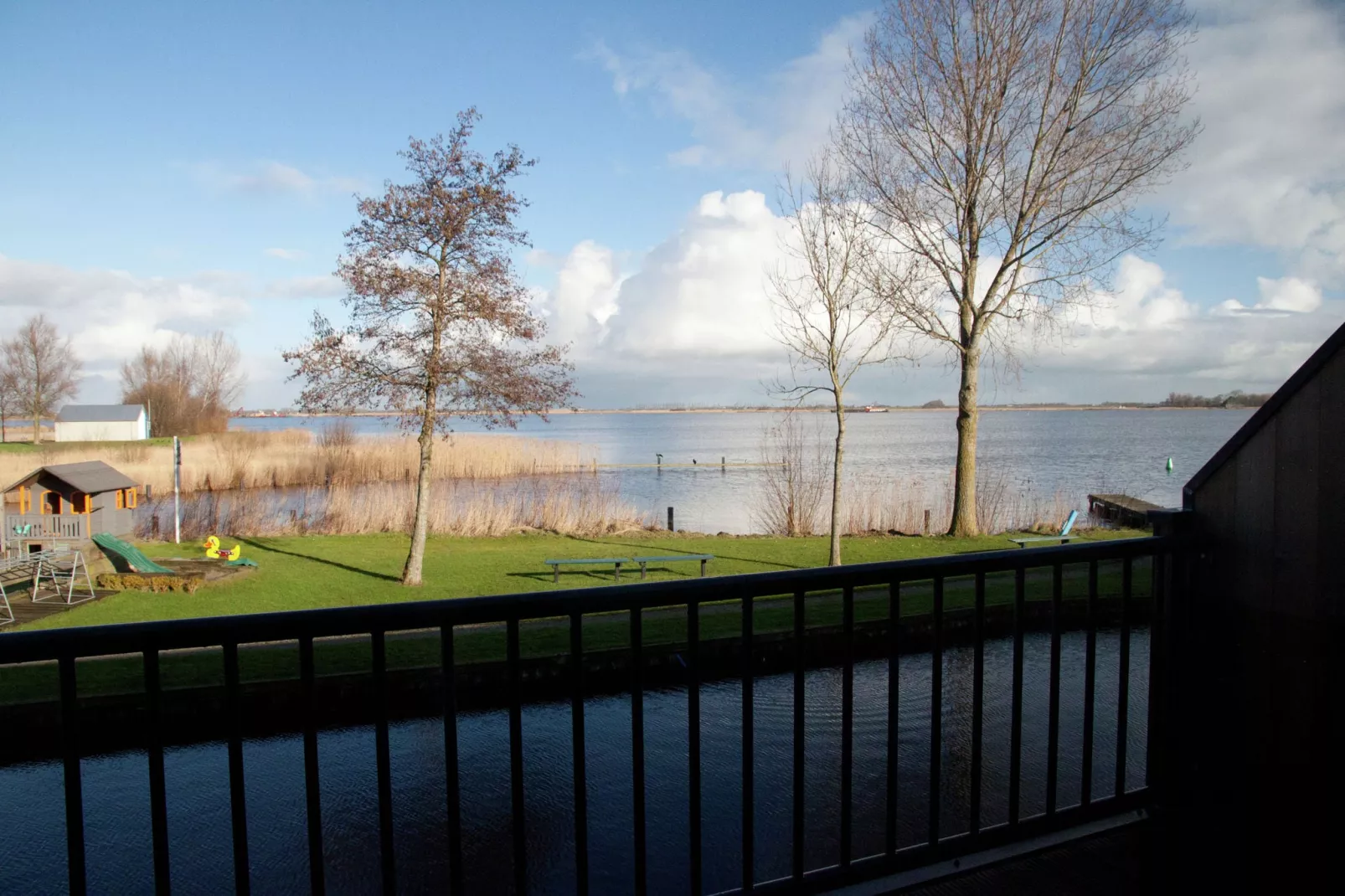 Aan de Friese Meren-Uitzicht zomer