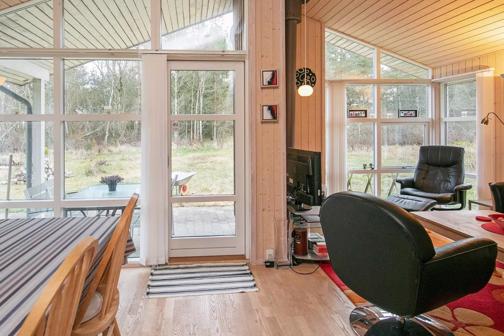 Lichte kustschuilplaats in LyngsAY-By Traum-Binnen