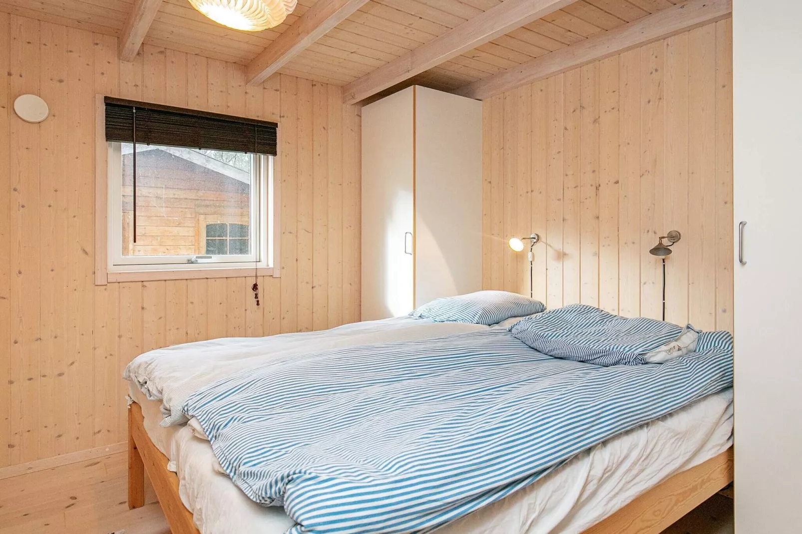 Lichte kustschuilplaats in LyngsAY-By Traum-Binnen