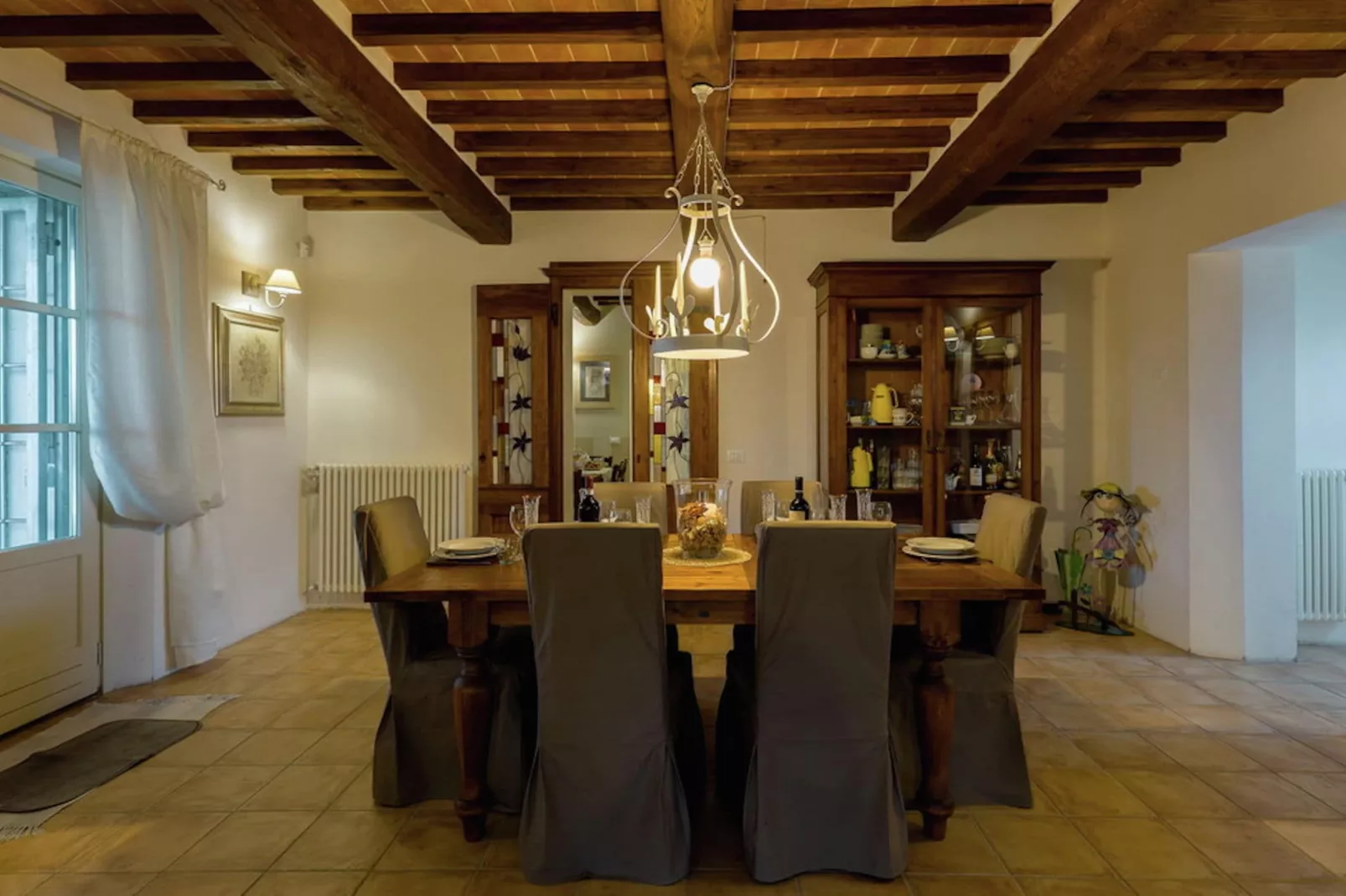 Typisch Toscaanse boerderij in Cortona met privézwembad-Eetkamer