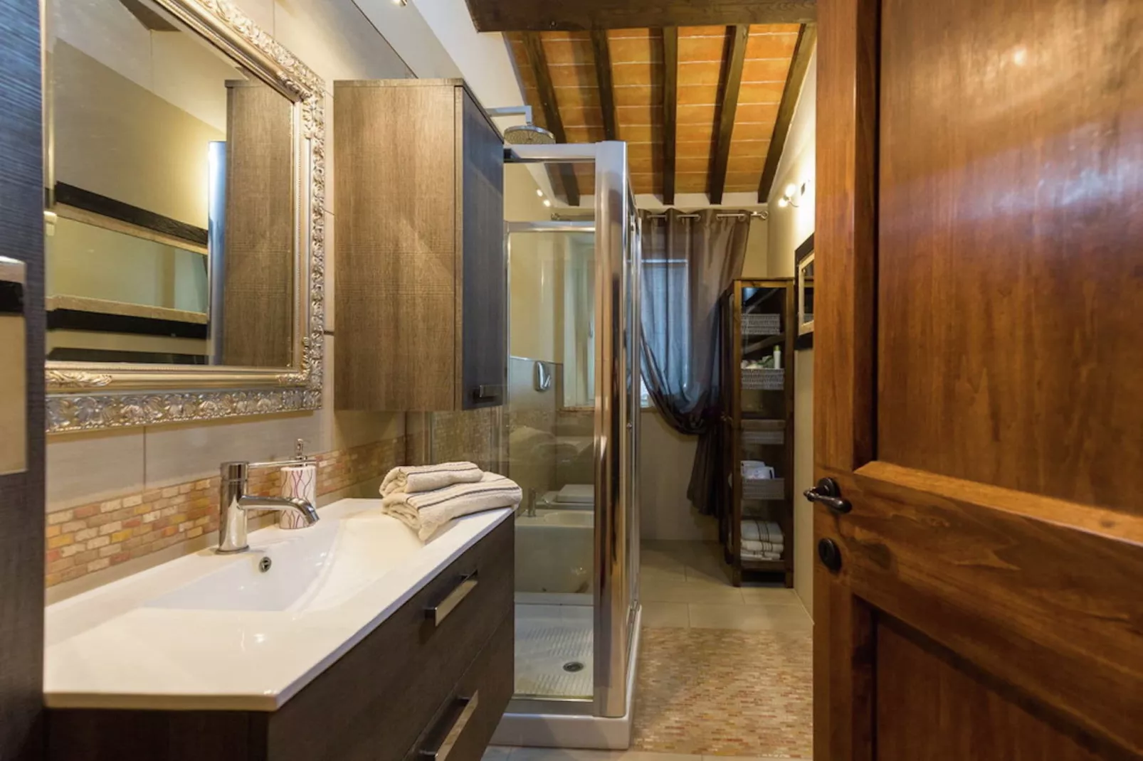 Typisch Toscaanse boerderij in Cortona met privézwembad-Badkamer