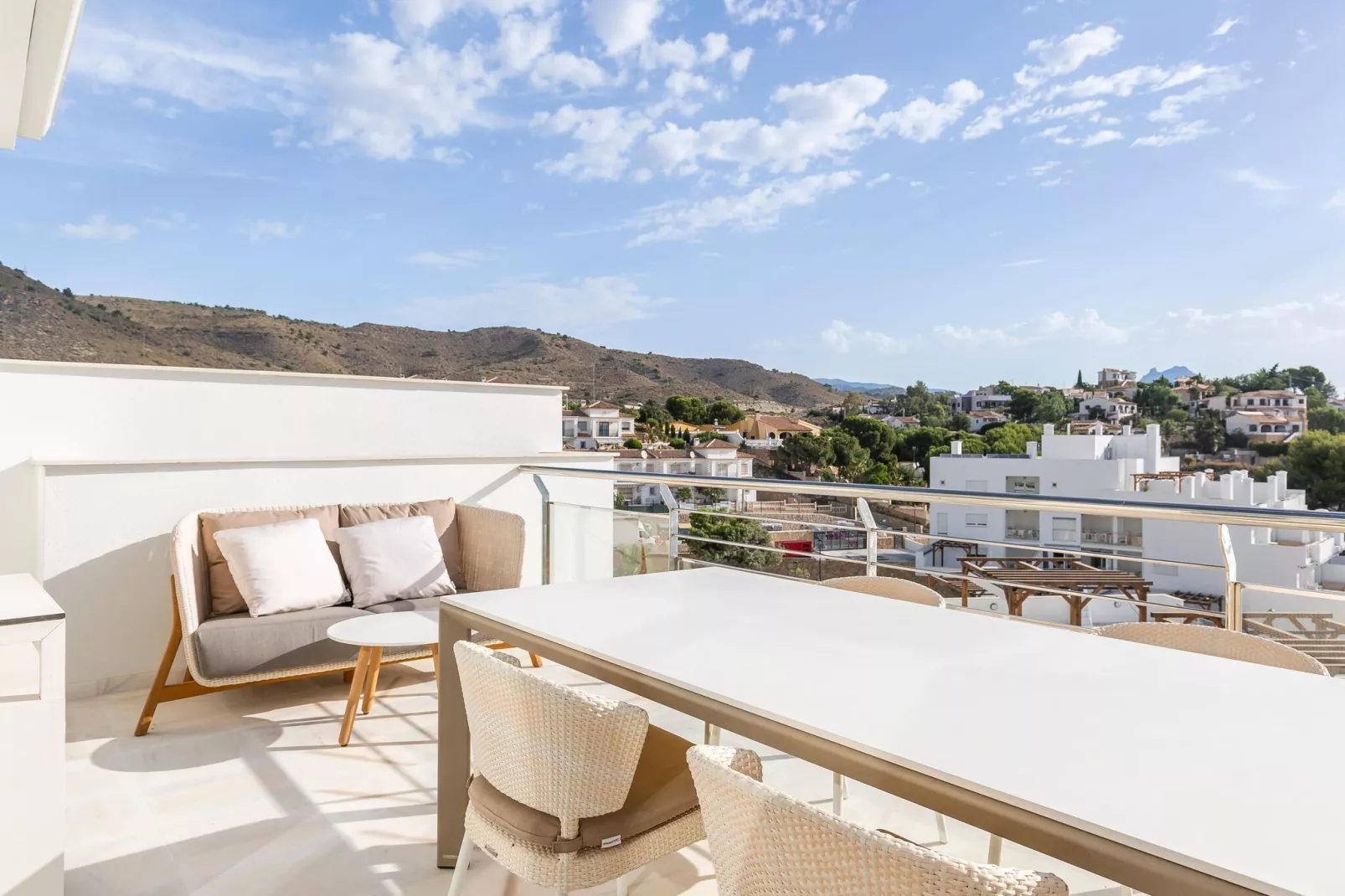 Fraai appartement met terras, aan de Costa Blanca-Terrasbalkon