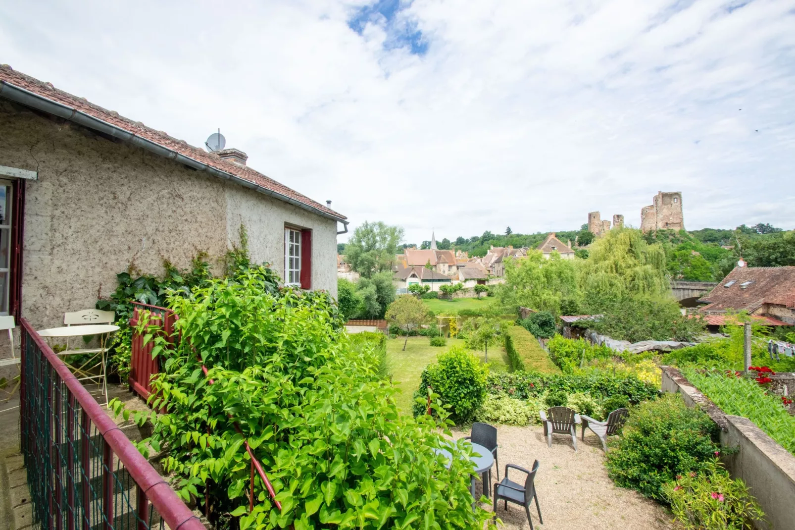 Gîte Calvaire - Hérisson-Uitzicht zomer