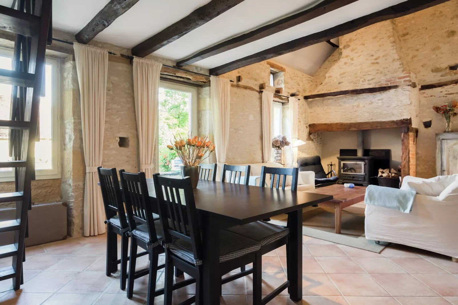 Maison de vacances Anglars Nozac Graulière-Eetkamer