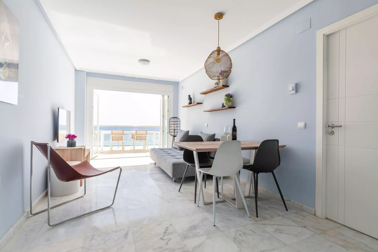 Modern appartement met dakterras en zeezicht-Woonkamer