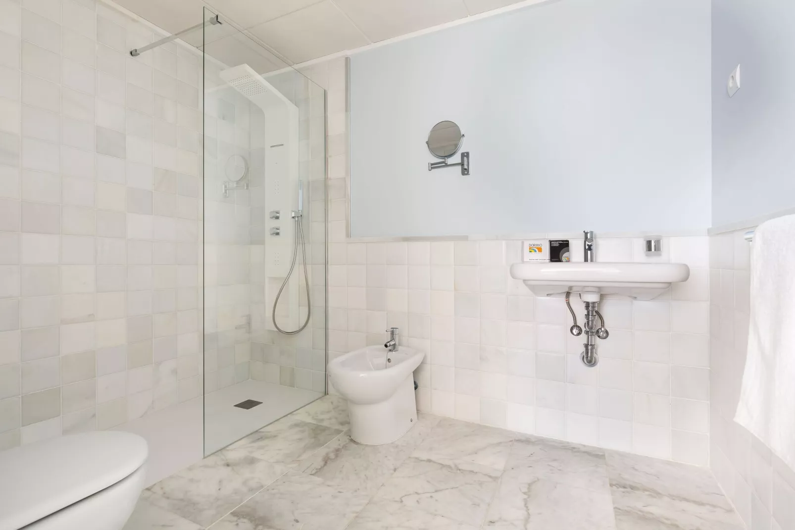 Modern appartement met dakterras en zeezicht-Badkamer