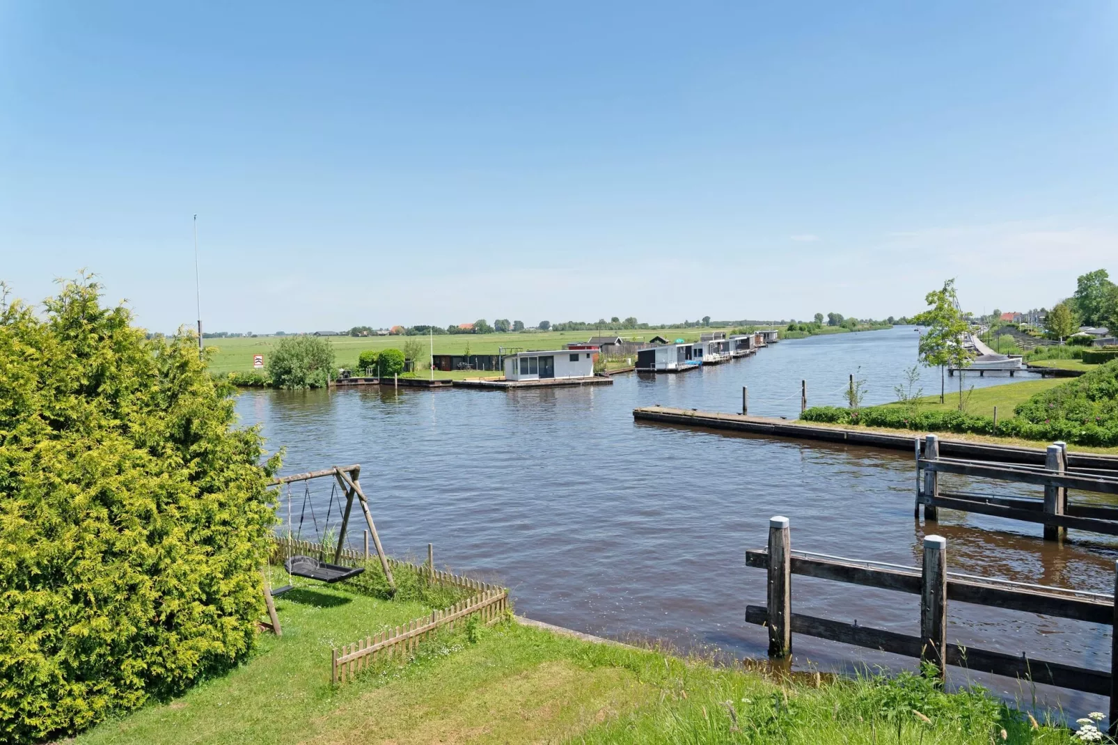 Stijlvol familiehuis in Grou-Uitzicht zomer