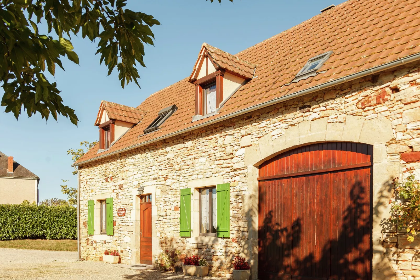 Maison de vacances Lavercantiere-Buitenkant zomer