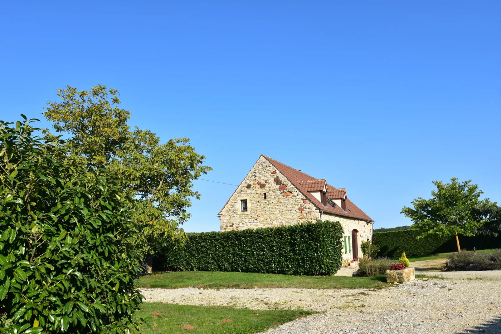 Maison de vacances Lavercantiere-Buitenkant zomer