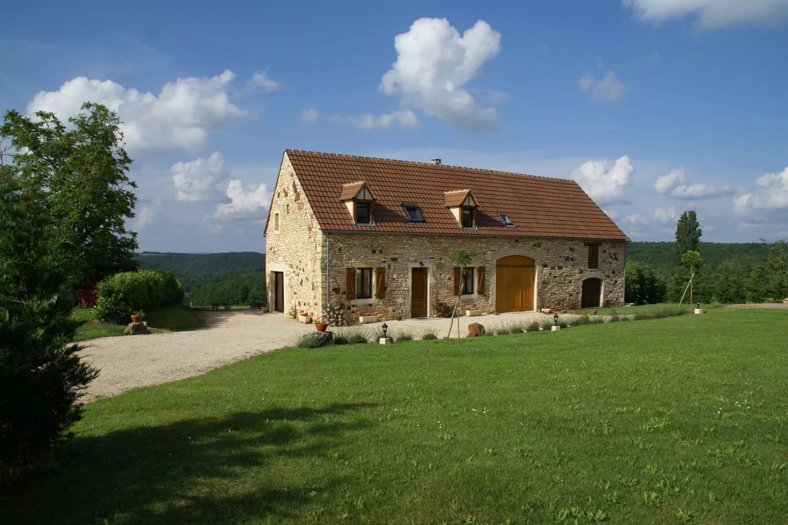 Maison de vacances Lavercantiere-Tuinen zomer