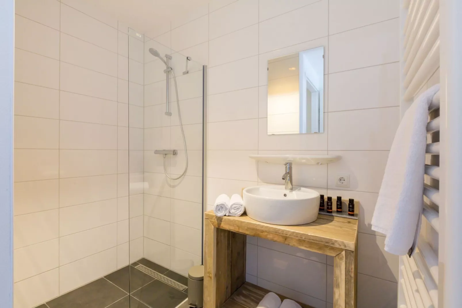 Appartement Kaapduinseweg 13 Dishoek 13D luxe 6p sauna-Badkamer