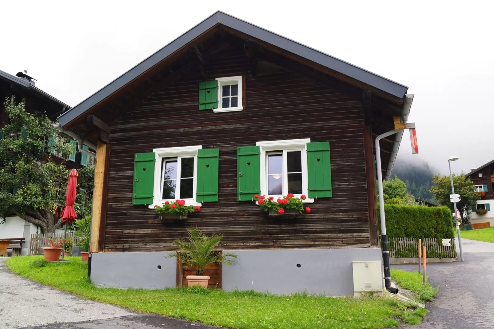Haus Hüsli-Buitenkant zomer
