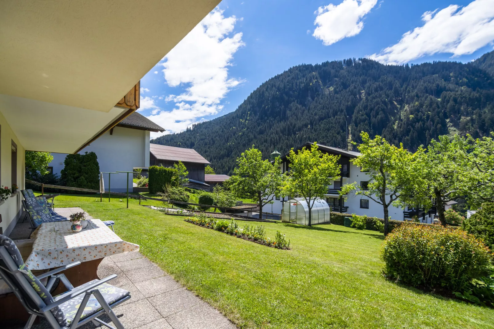 Haus Mangard-Tuinen zomer