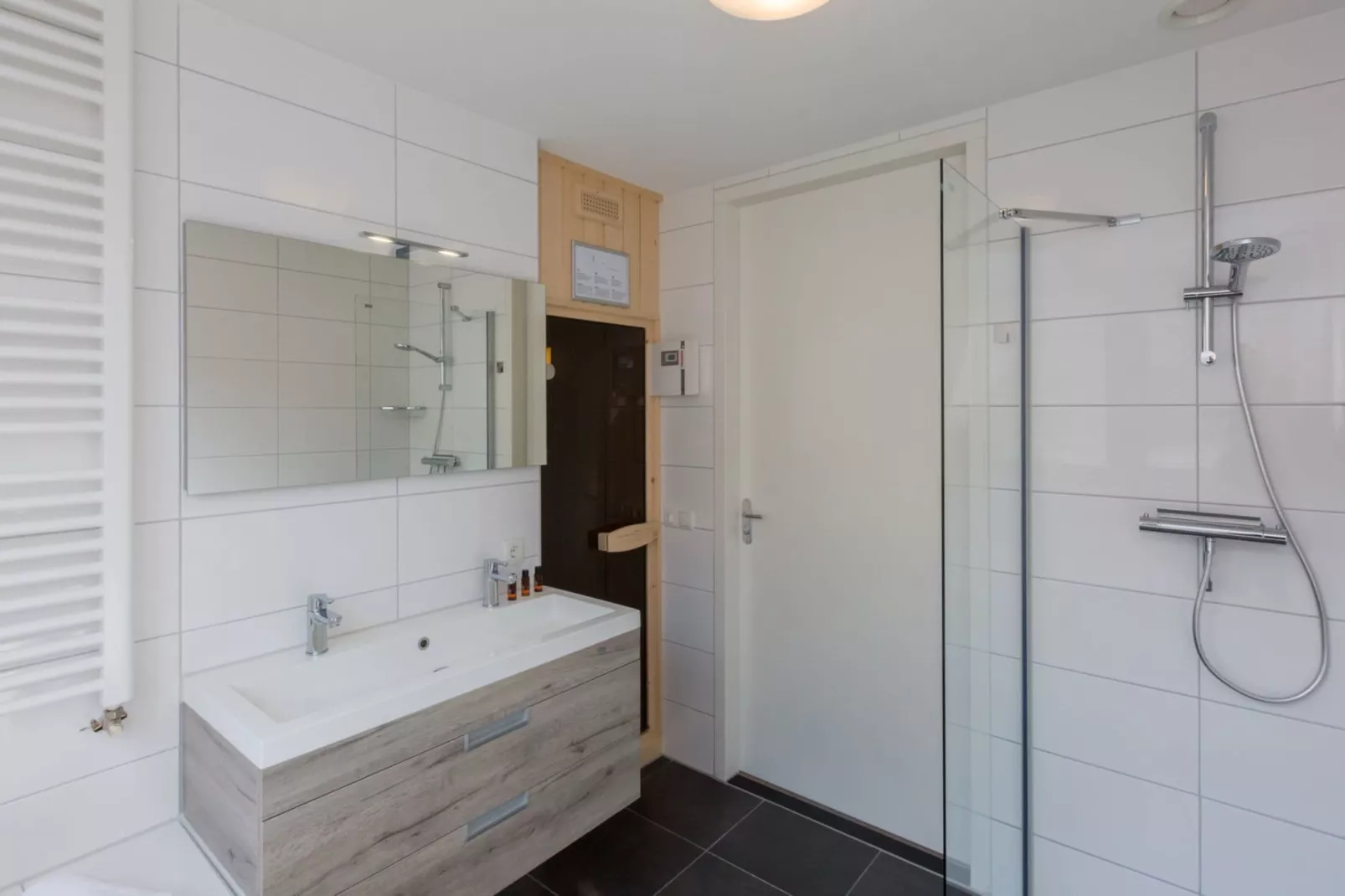 Appartement Duinhof Dishoek - 6 personen sauna-Badkamer