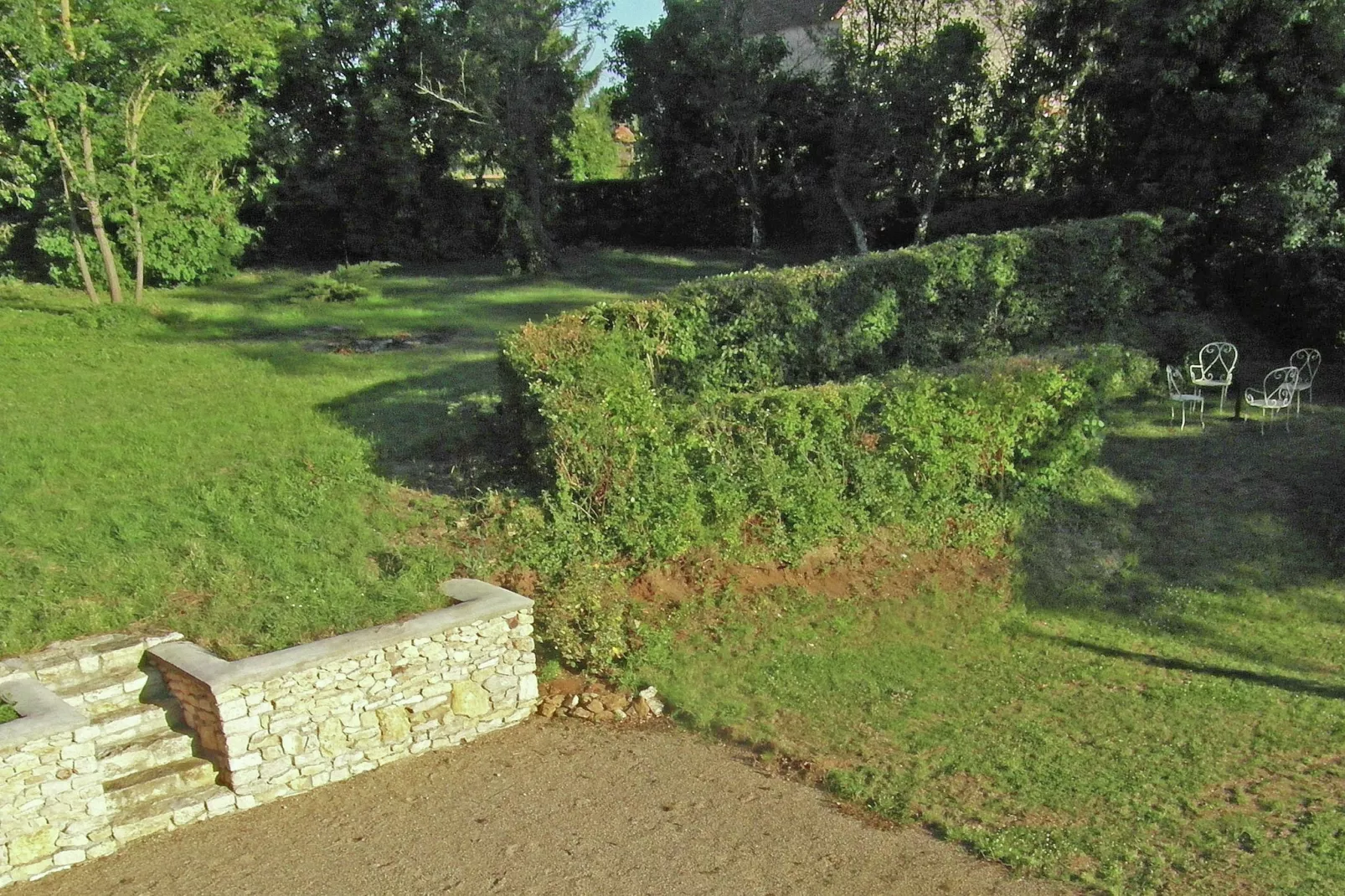 Un château en bordure de rivière-Terrasbalkon