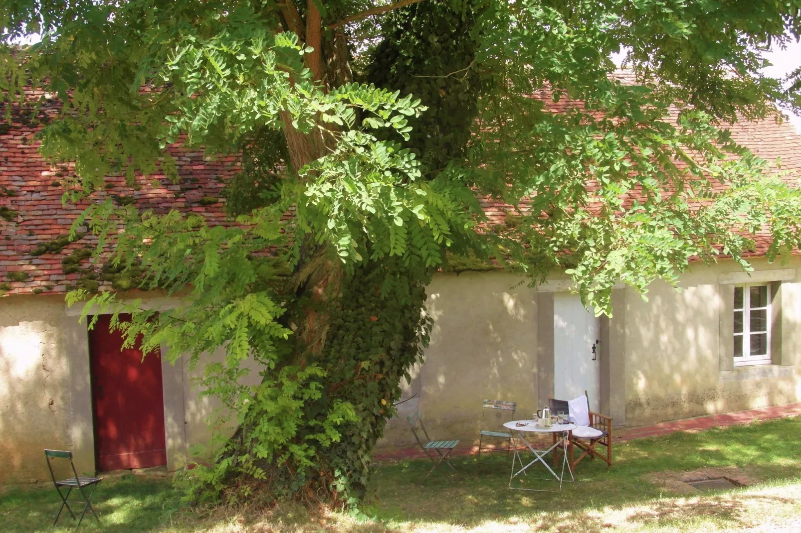 Un château en bordure de rivière-Tuinen zomer