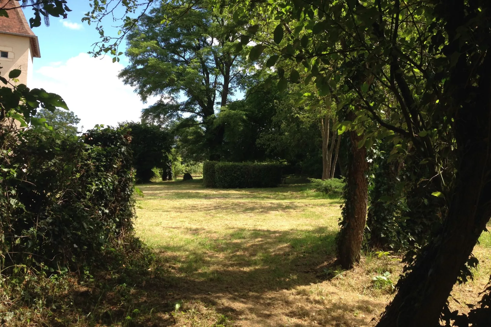 Un château en bordure de rivière-Tuinen zomer