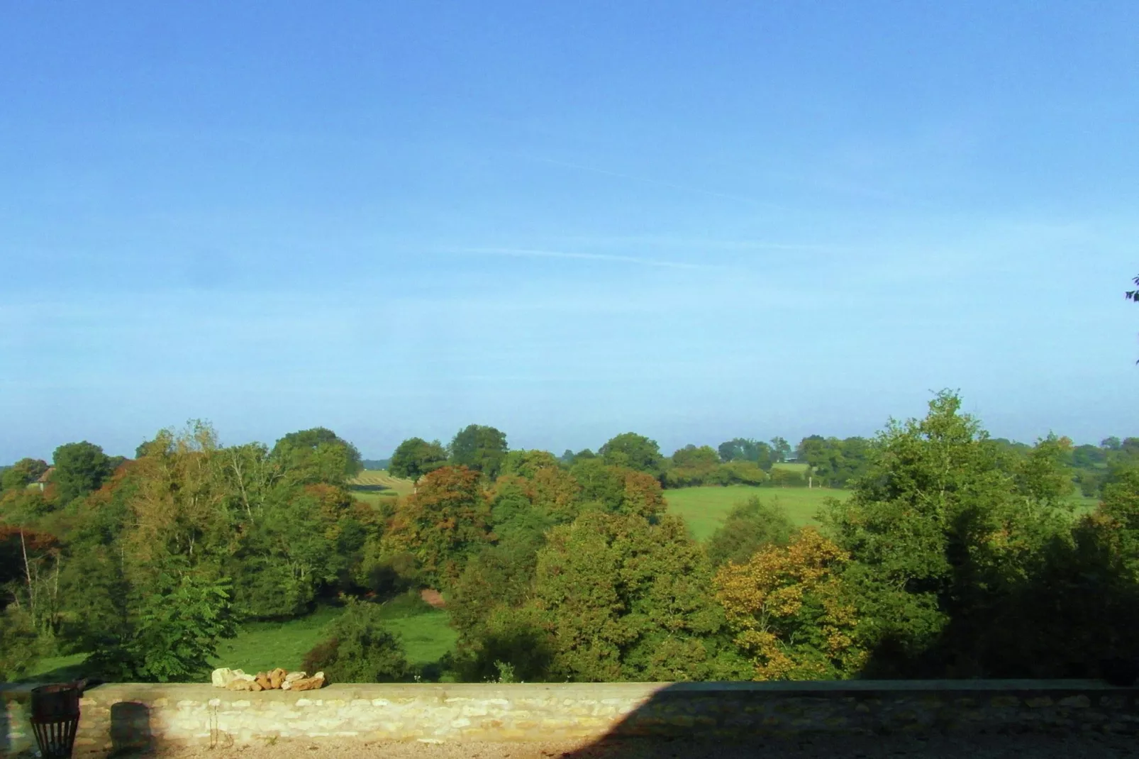 Un château en bordure de rivière-Uitzicht zomer