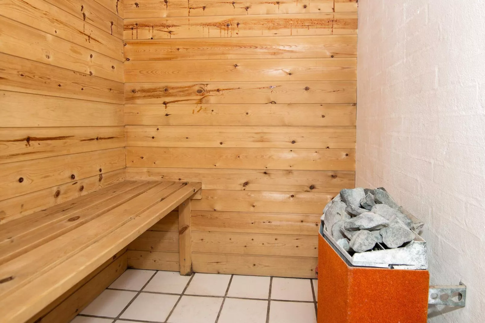 Vrijstaand vakantiehuis in Ørsted met privézwembad-Sauna