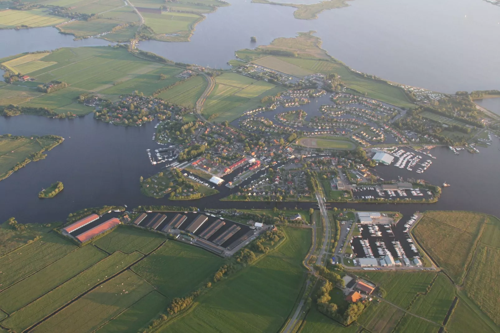 Havenresort Terherne 1-Buitenkant zomer