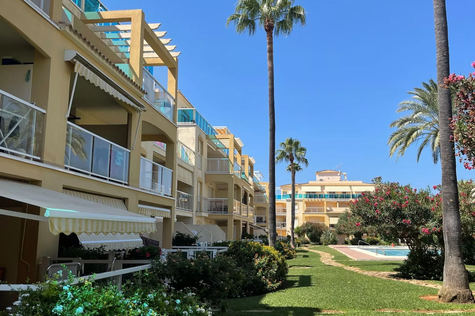 Apartment La Riviera-Buitenkant zomer