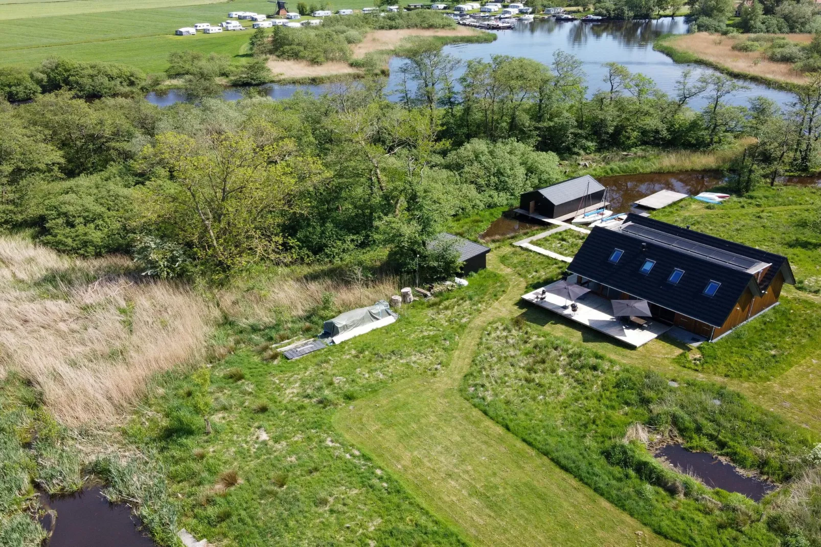 Landhuis Alde Feanen-Uitzicht zomer