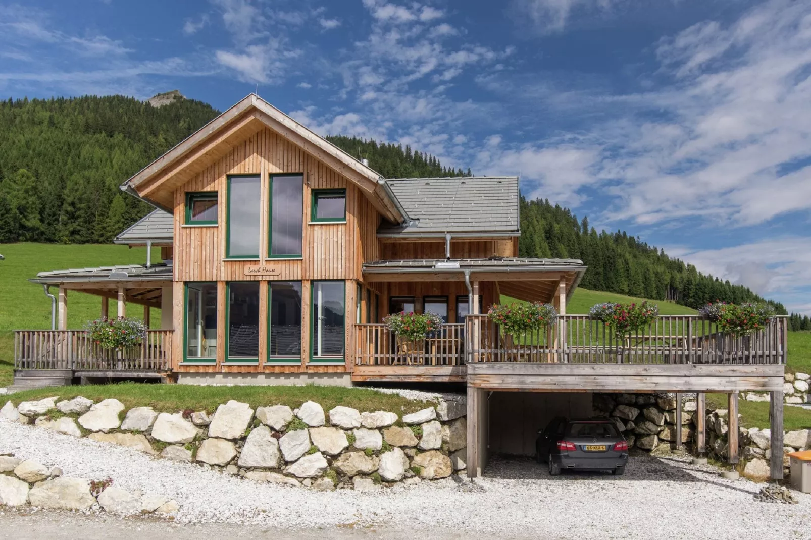 Chalet The LarchHouse-Buitenkant zomer