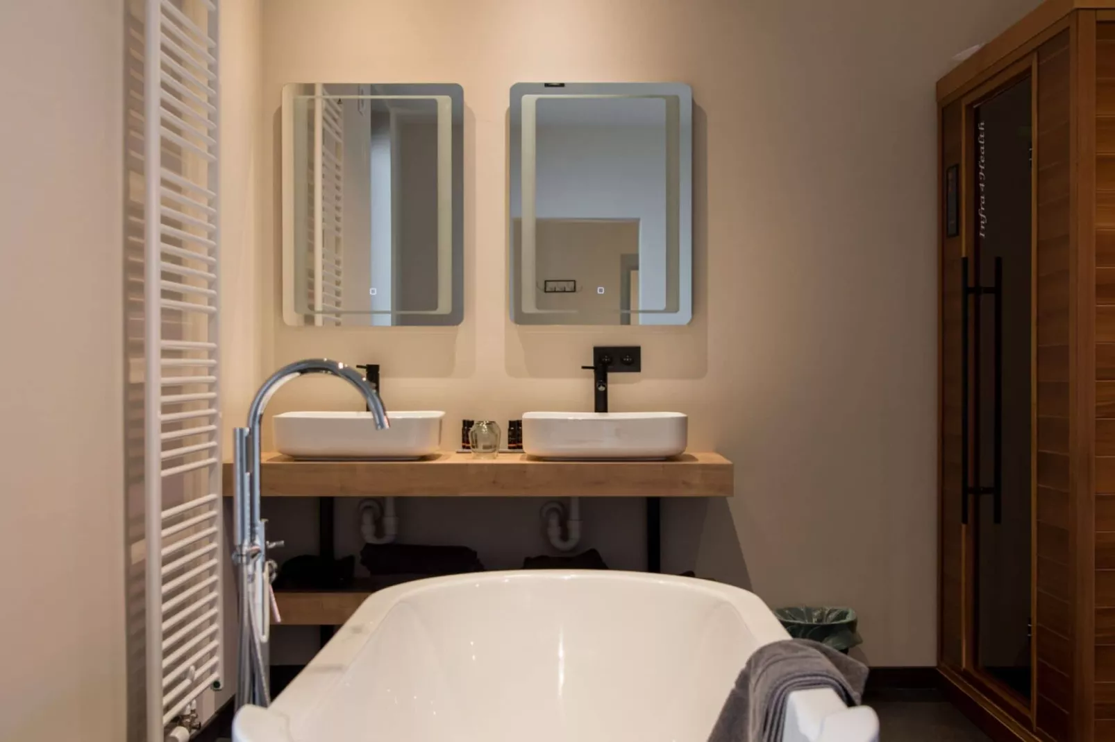 T Vlyt - wellness accommodatie-Badkamer