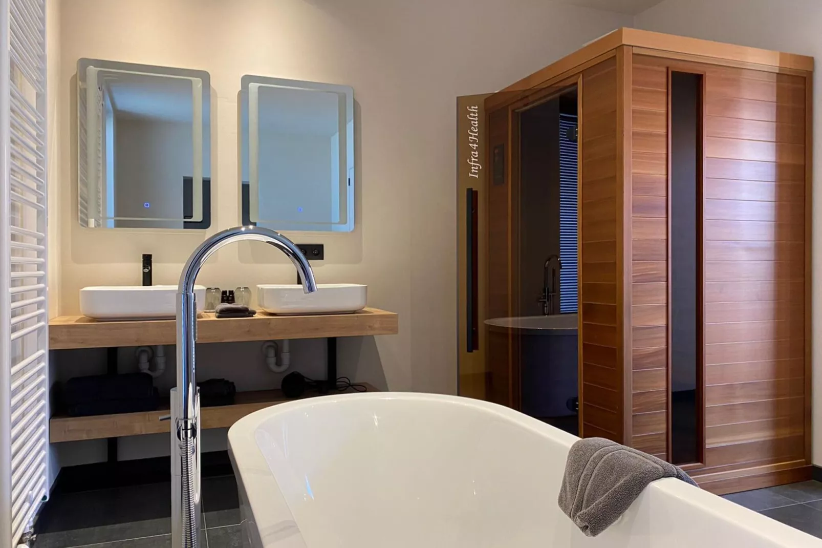 T Vlyt - wellness accommodatie-Badkamer