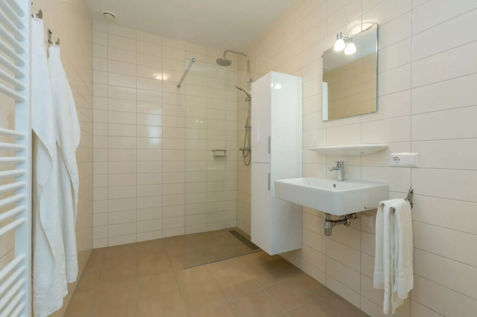 Aparthotel Zoutelande - 4 pers luxe appartement - huisdier-Badkamer