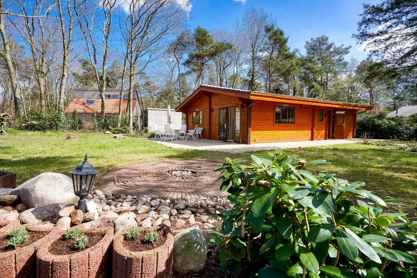 Finse Bungalow in Holten