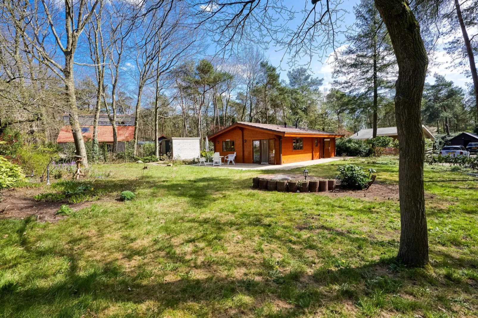 Finse Bungalow in Holten-Tuinen zomer