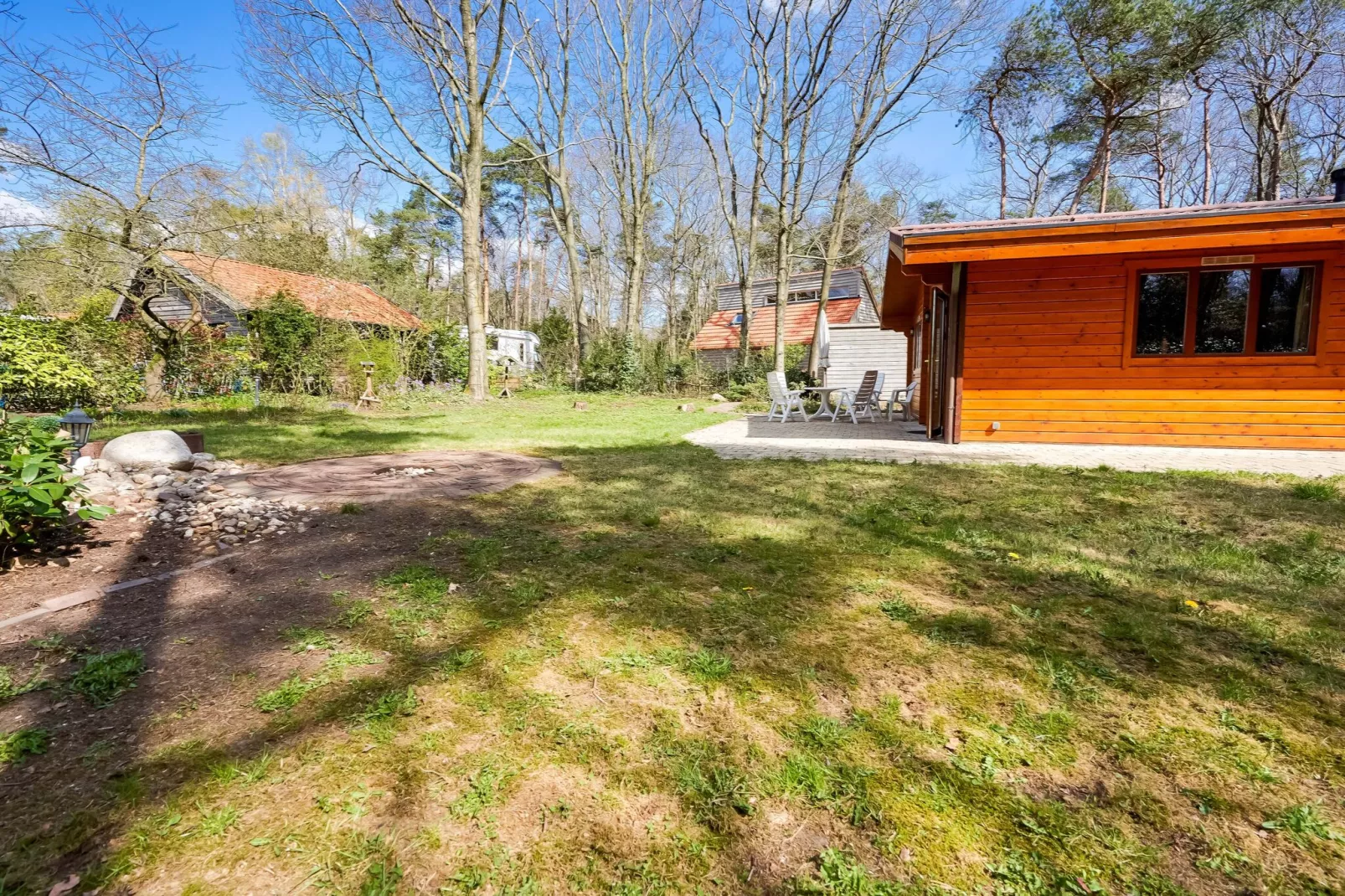 Finse Bungalow in Holten-Tuinen zomer