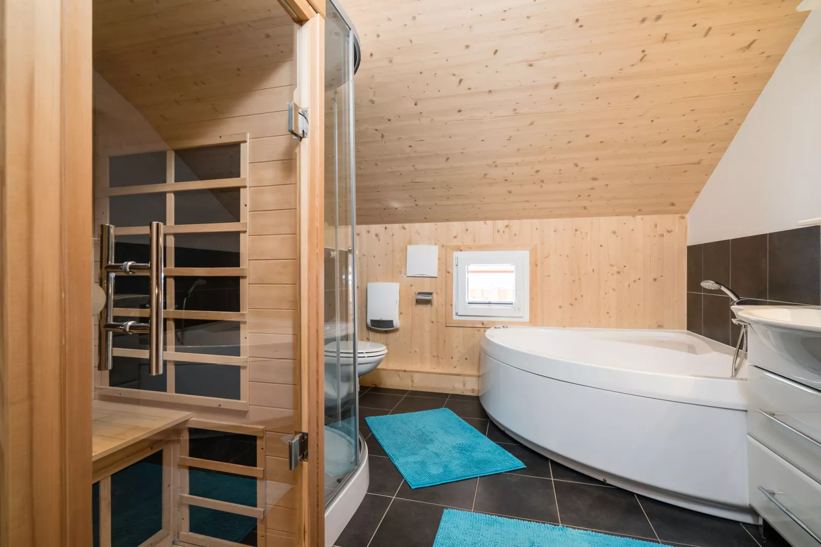 Luxe chalet in Hohentauern met adembenemend uitzicht-Badkamer