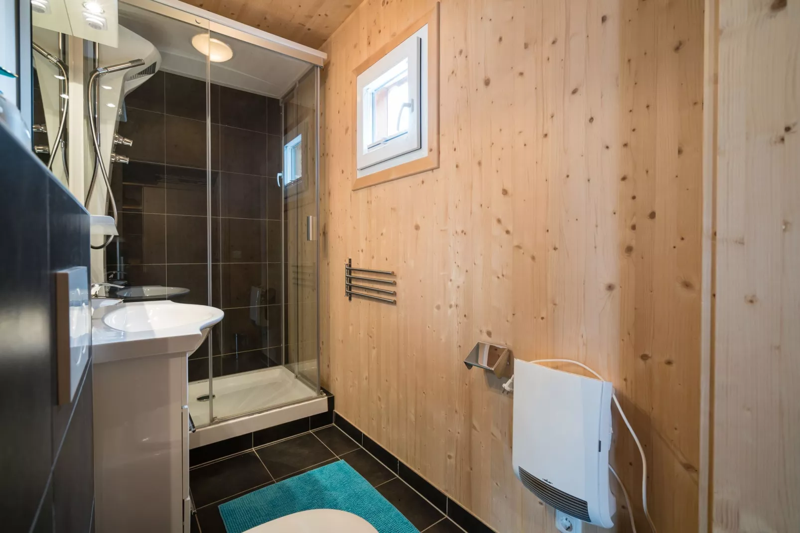 Luxe chalet in Hohentauern met adembenemend uitzicht-Badkamer