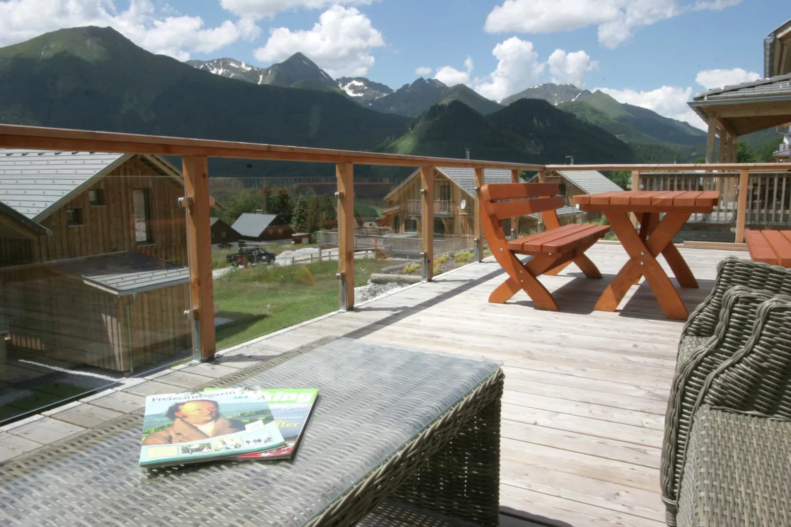 Luxe chalet in Hohentauern met adembenemend uitzicht-Terrasbalkon