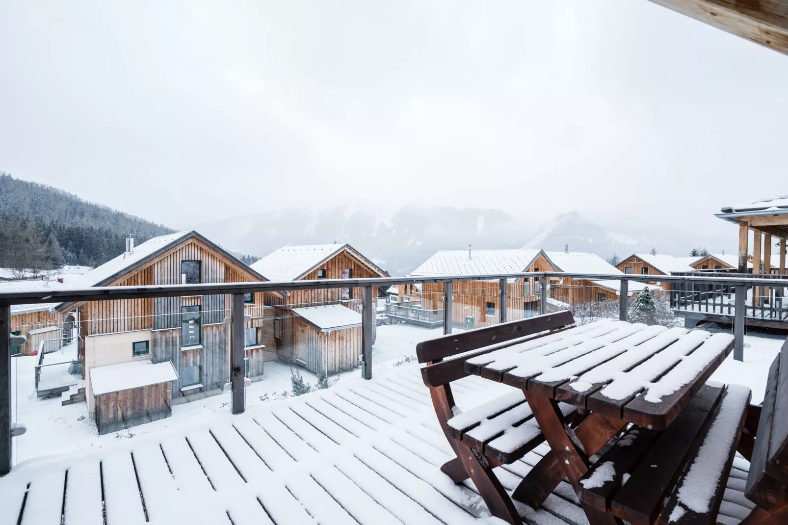 Luxe chalet in Hohentauern met adembenemend uitzicht-Terrasbalkon