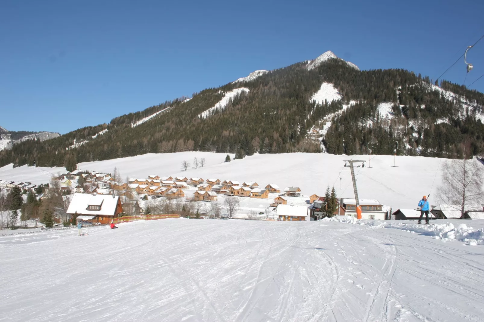 Luxe chalet in Hohentauern met adembenemend uitzicht-Gebied winter 1km