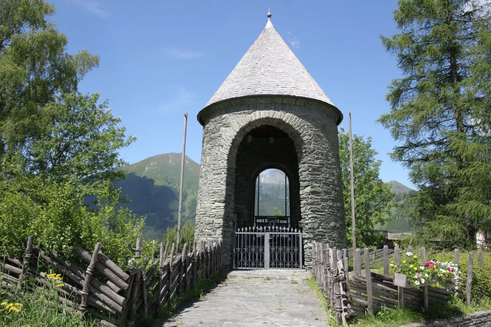 Luxe chalet in Hohentauern met adembenemend uitzicht-Gebieden zomer 1km