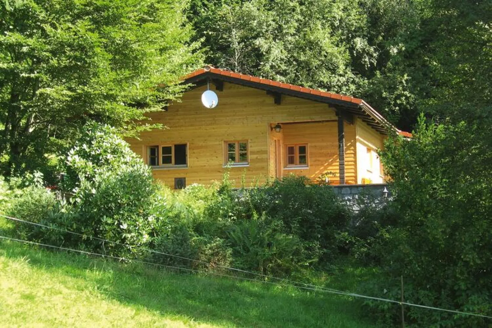 Ferienhaus Schneider Rinchnach 70 qm-Buitenkant zomer