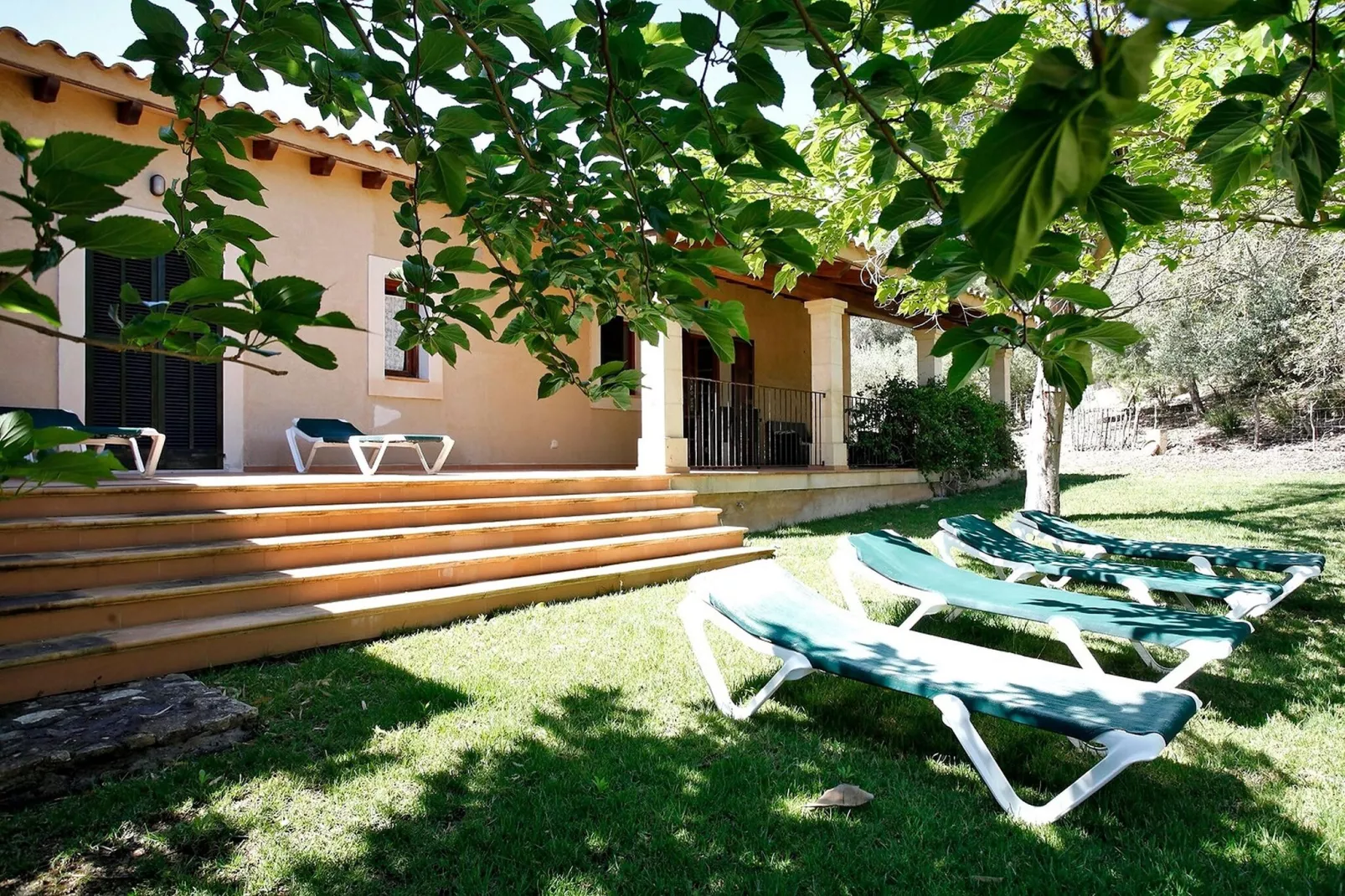 Son Comte X Apartamento Entero - Buitenkant zomer